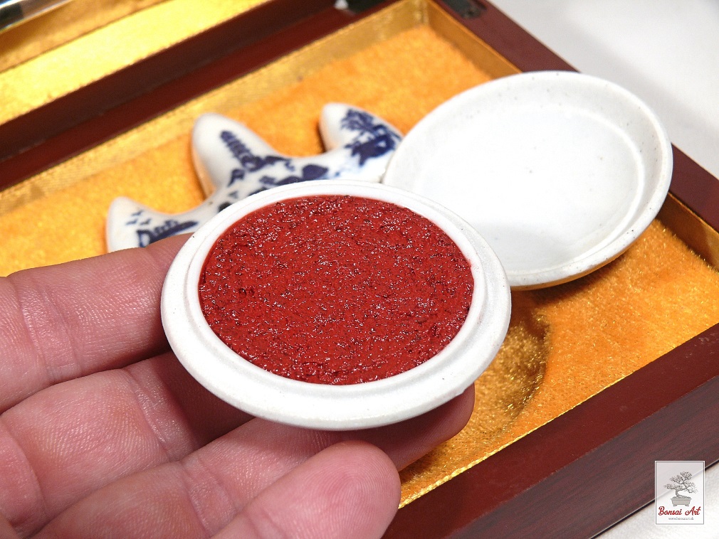 Originálna špeciálna červená farba na označenie kaligrafií a malieb