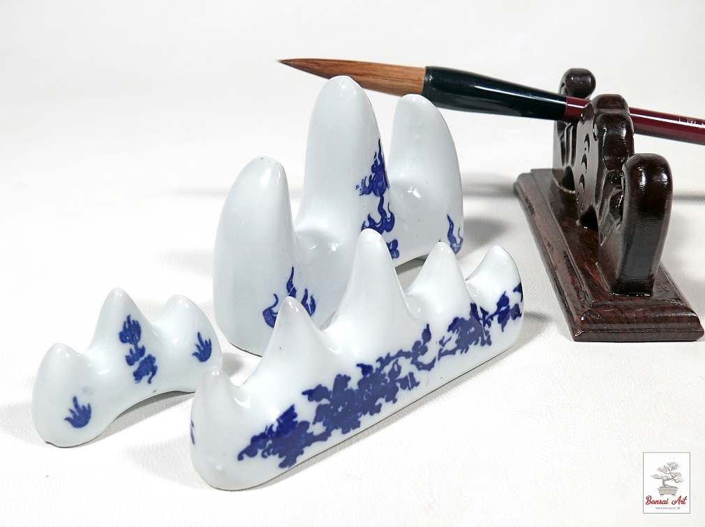 Čínska porcelánová opierka na odloženie štyroch štetcov
