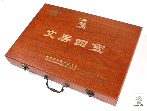 Kompletn sprava v drevenej kazete na nsku kaligrafiu a maovanie