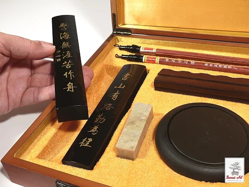 Tradičná súprava na kaligrafiu a maľovanie v drevenej kazete